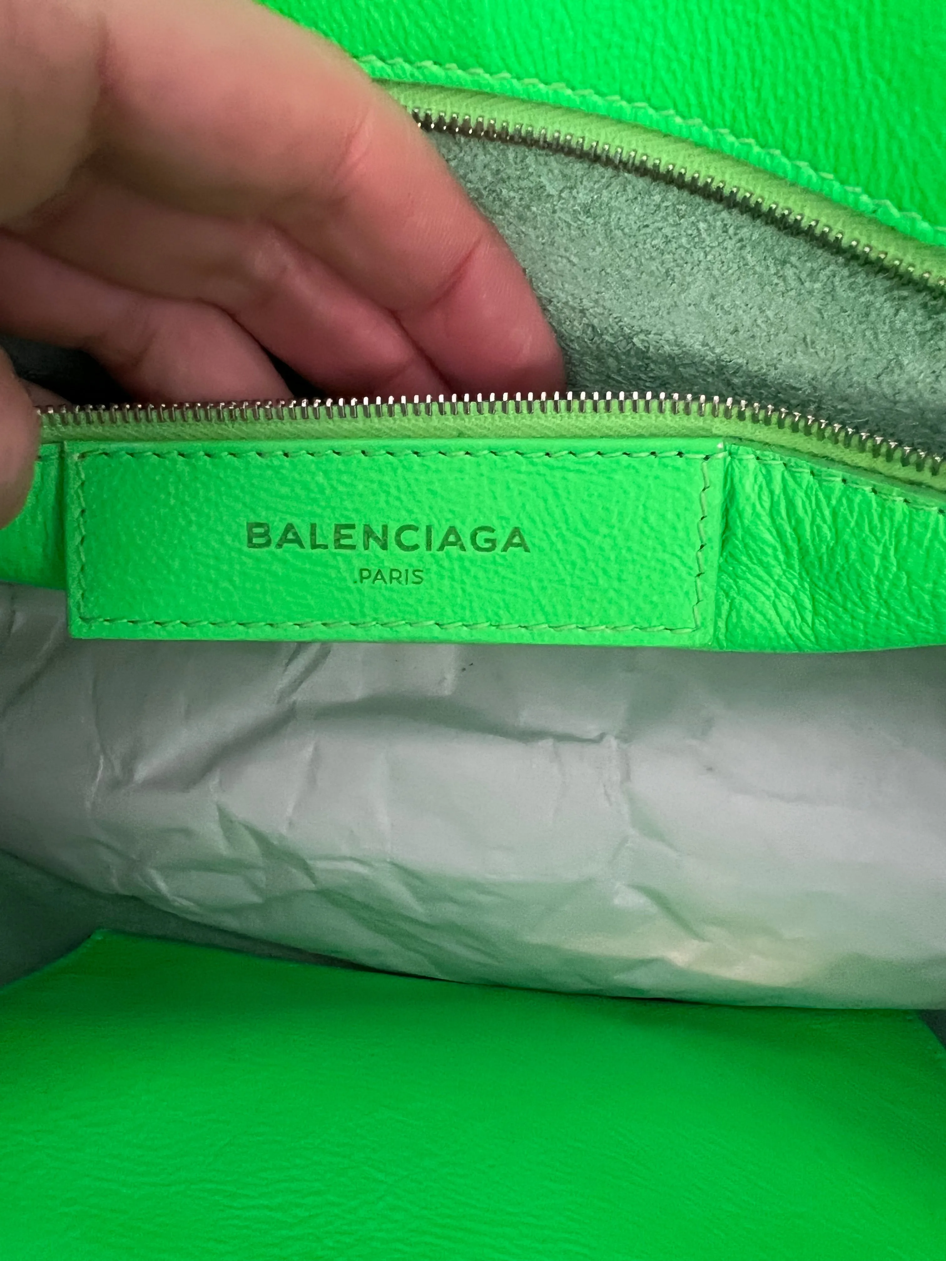 BALENCIAGA. Bolso piel verde