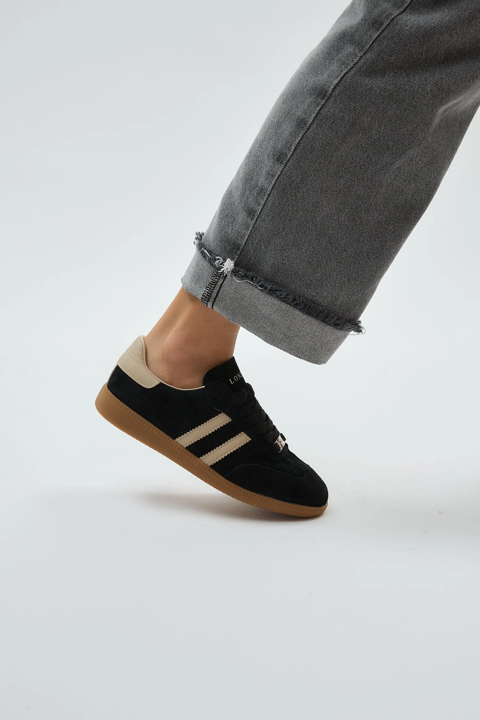Delta Retro Black