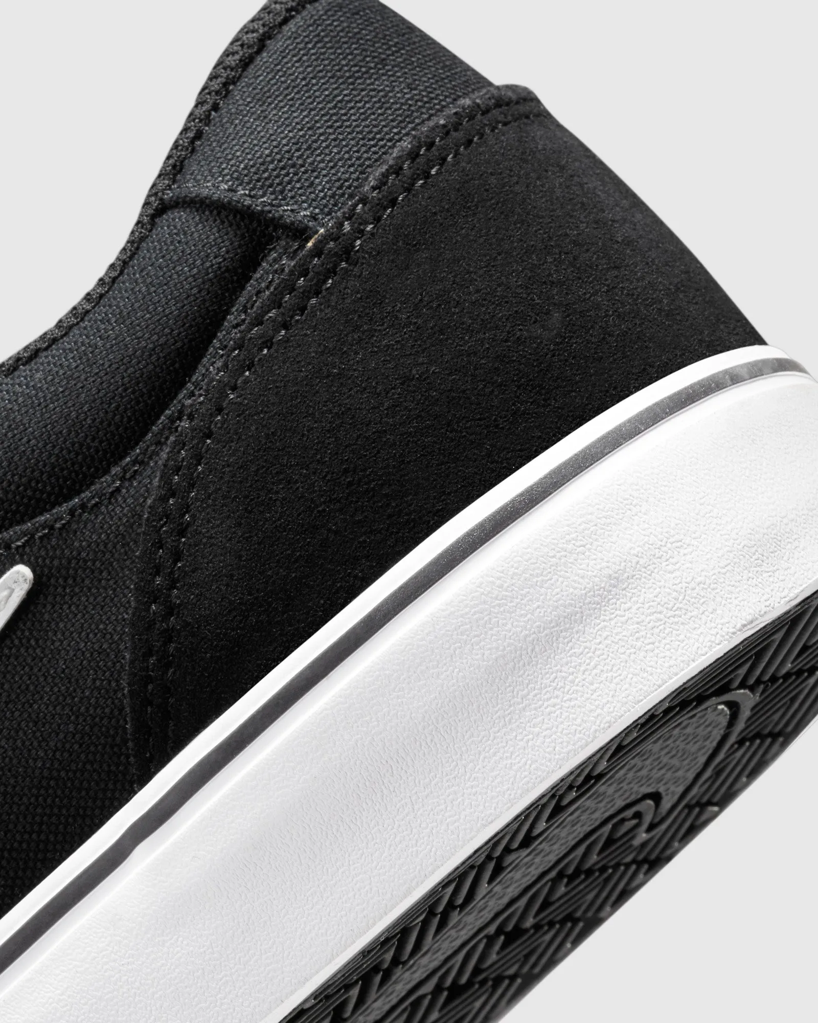 MENS NIKE SB CHRON 2 SKATE SHOES